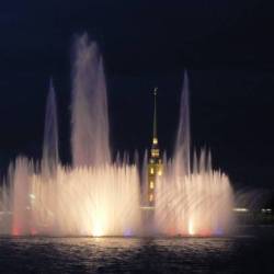 Wasserspiele auf der Newa, St. Petersburg
